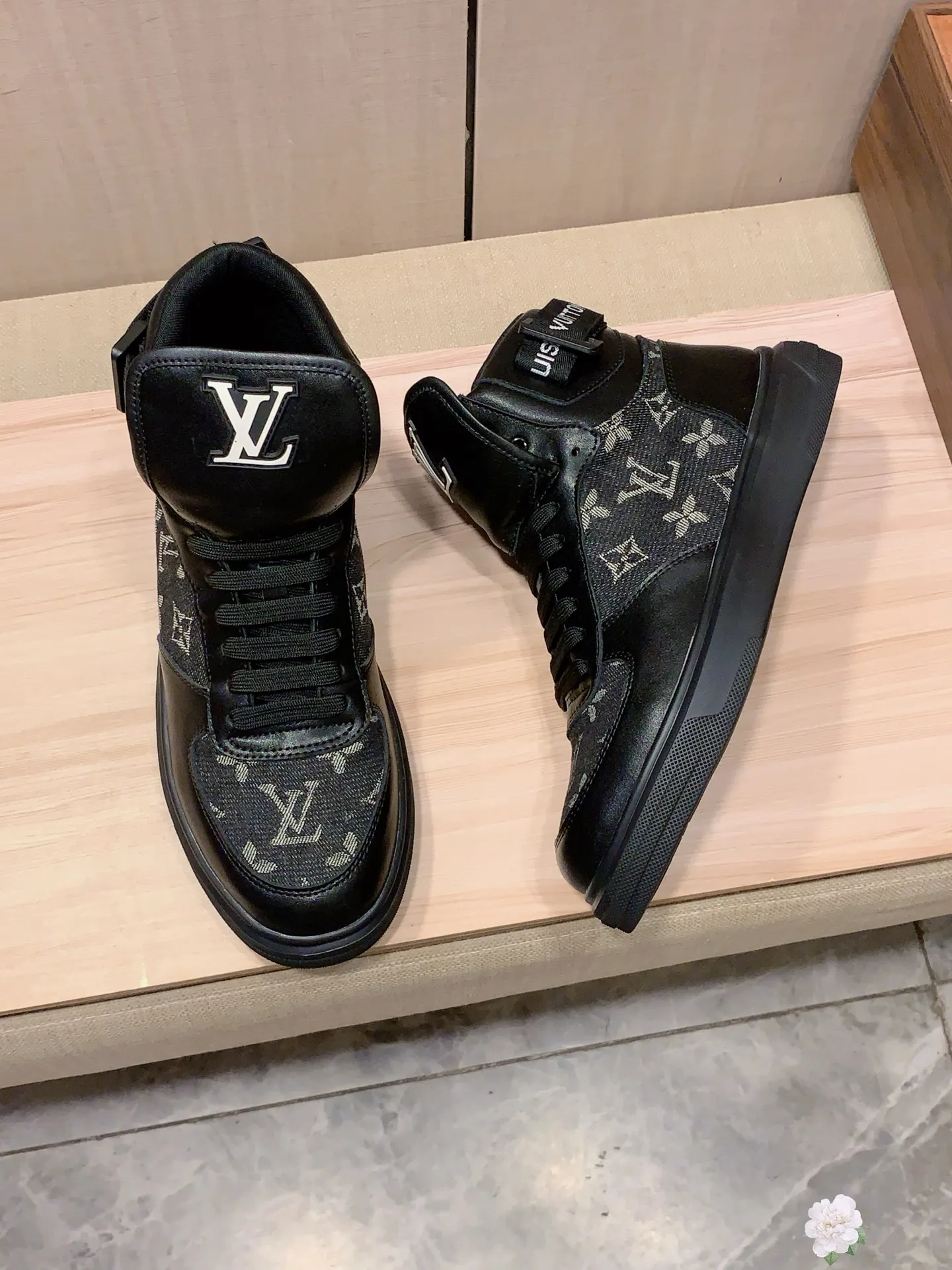 High-top men's shoes 💰442💰💰🎩🎩[Lightning][Lightning] "LV*" latest • popular casual shoes, top brand [seduce] luxury~purchase, top~quality. [Strong] The upper is made of imported breathable cowhide with fabric material ➕ Breathable sheepskin feet (•) and fine workmanship. The original stylish and stylish soft rubber wear-resistant and non-slip outsole is light and comfortable on the feet. The real thing looks better when taken in real life. 111: code: 38-44, 2️⃣ colors selected